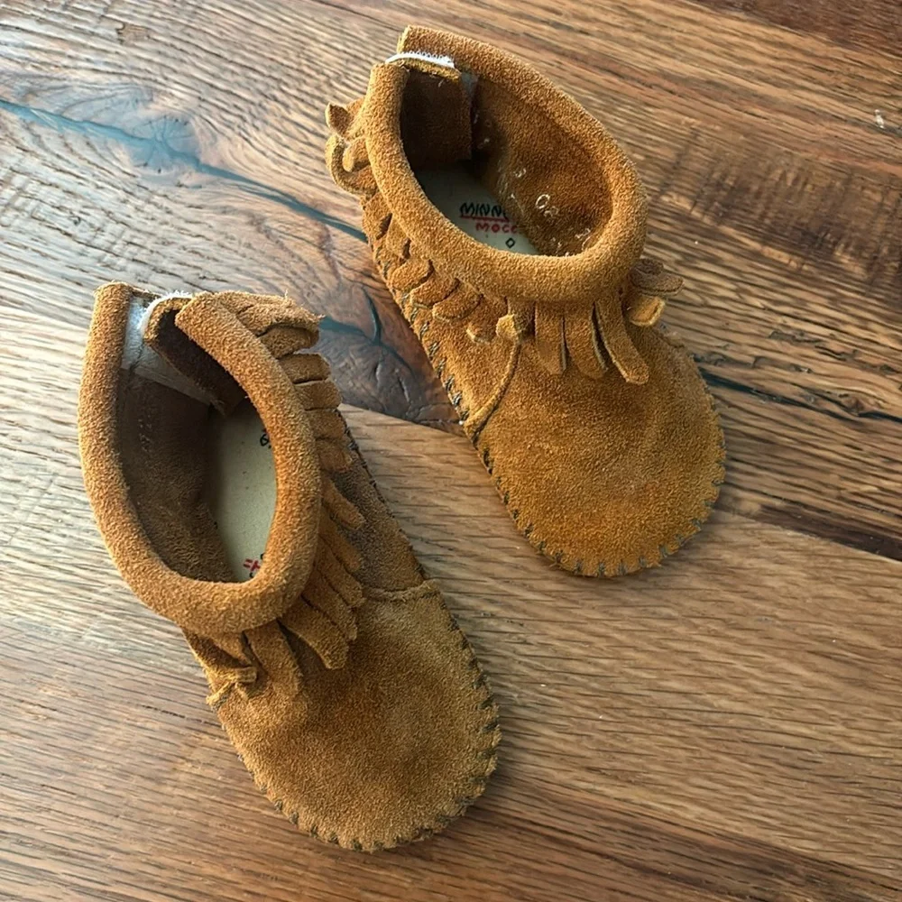 Minnetonka Fringe Back Flap Booties size 3